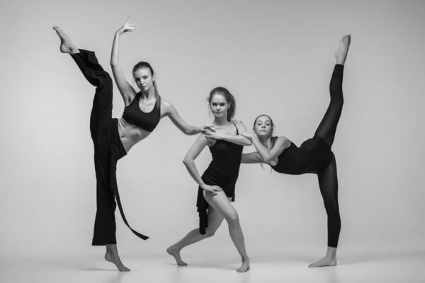 Contemporary & Stretching (adults) - 36 lessons Course (60 min, GROUP)
