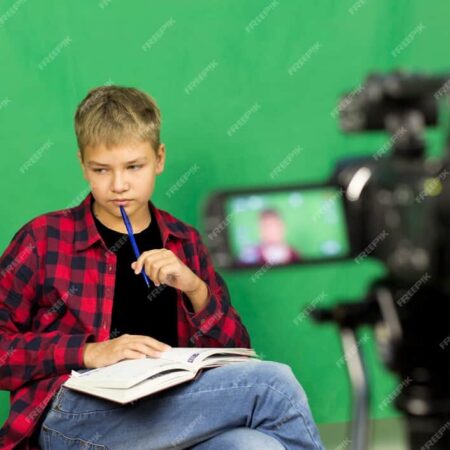 The young TV and Radio journalist school - 60 min Trial Lesson (GROUP)