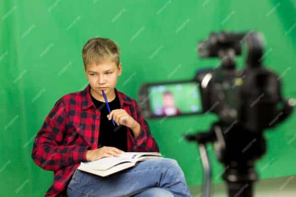 The young TV and Radio journalist school - 60 min Trial Lesson (GROUP)